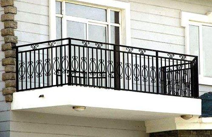 北京铁艺栏杆施工安装前的材料应该如何处理？