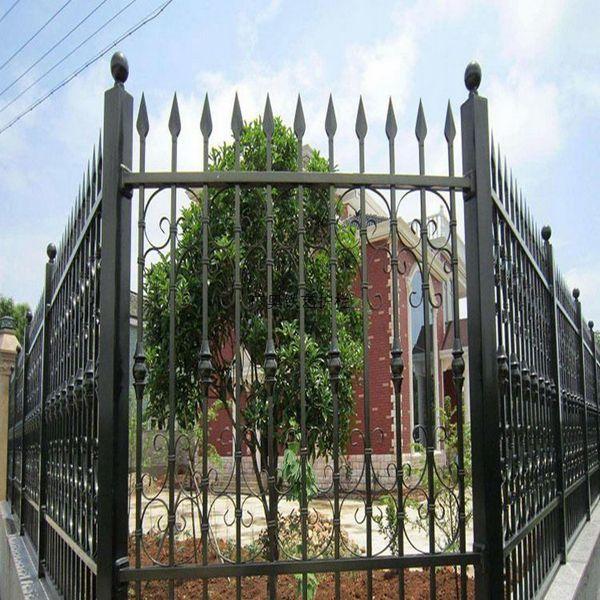 小区铁艺围栏既有与周围环境的和谐性和标志性